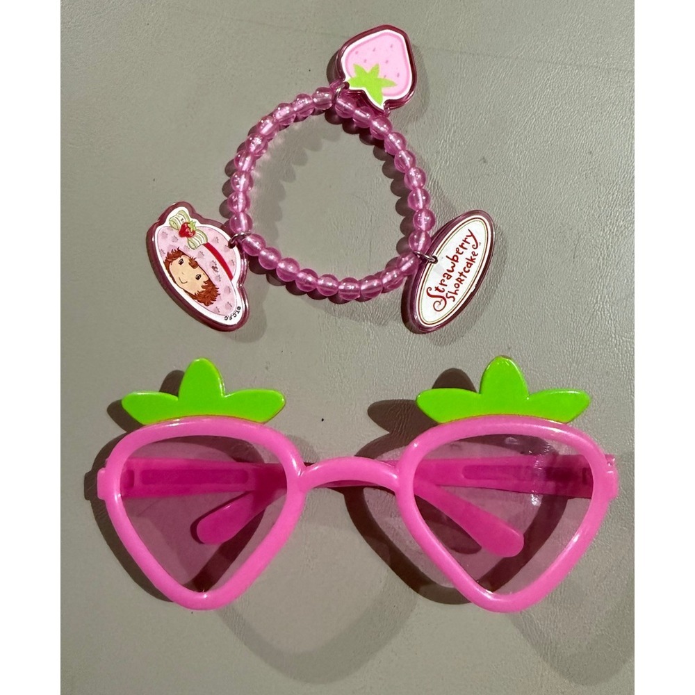 2003 Strawberry Shortcake Bracelet W/Strawberry Sunglasses (2012)